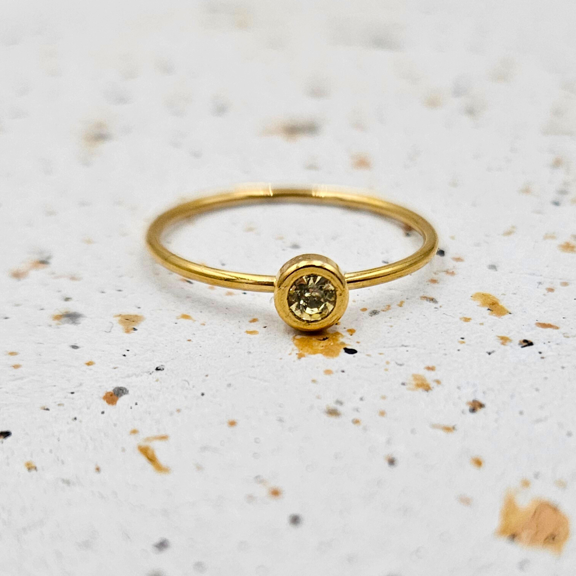 Ring van goldplated stainless steel met geboortesteen van november: citrien