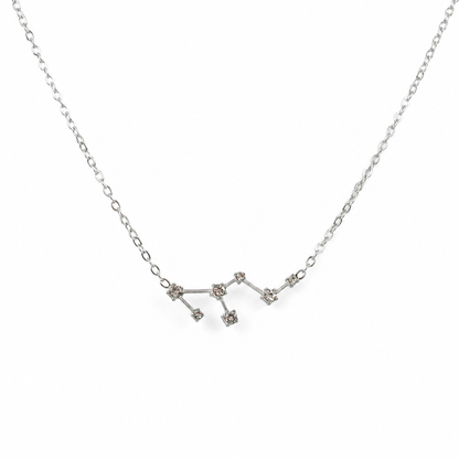 Ketting van stainless steel met zirkonia steentjes in de vorm van het sterrenbeeld leeuw