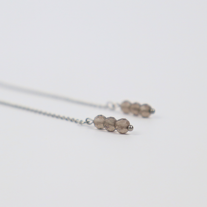 Threader oorbellen rookkwarts zilver